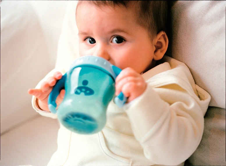 mh_coping_with_your_newborn_during_the_first_few_weeks_of_her_life